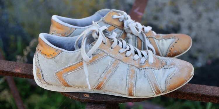 Tênis velho