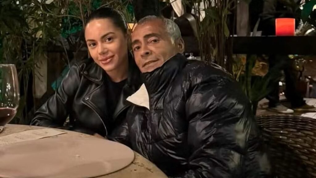 Alicya Gomes e Romário em jantar romântico