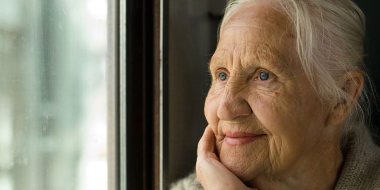 Alguns idosos, mesmo com a idade, seguem com sistema imune ativo, como o de adultos mais jovens - depositphotos.com / Artanika