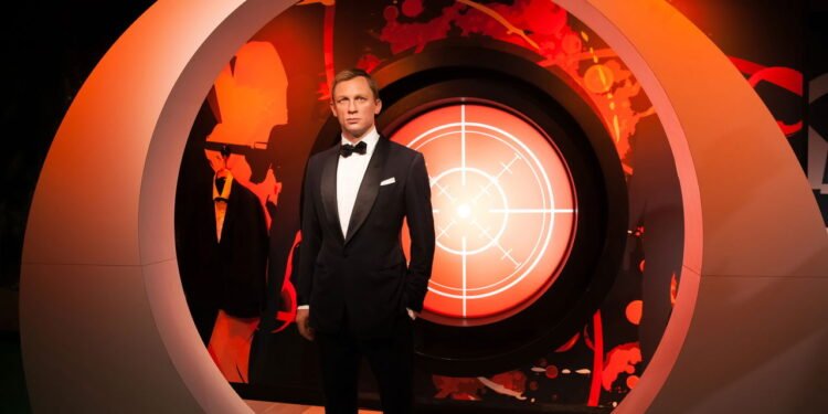 Figura de cera de Daniel Craig como o agente James Bond 007 no museu de cera Madame Tussauds - depositphotos.com / prescott10
