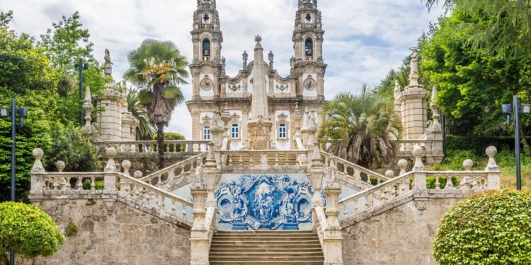 Igreja em Lamego, Portugal - depositphotos.com / milosk50