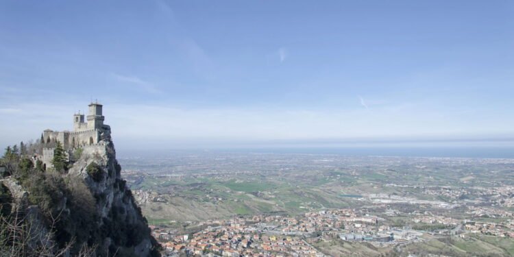 Monte Titano, em San Marino - depositphotos.com / sephirot17