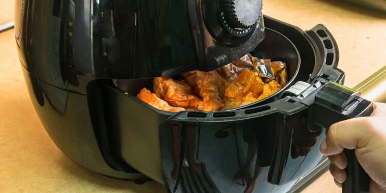 Air Fryer está presente em casas ao redor do mundo - depositphotos.com / Bubbers
