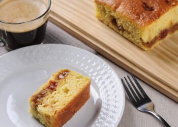 O segredo para um bolo de fubá com goiabada e sem glúten