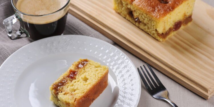 Bolo de fubá com goiabada - depositphotos.com / flanovais