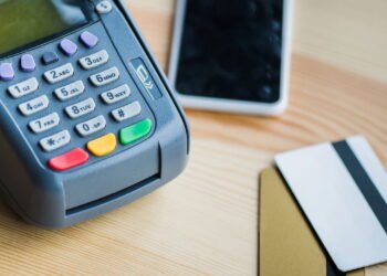 Cartões de crédito sem anuidade: Tendência e benefícios