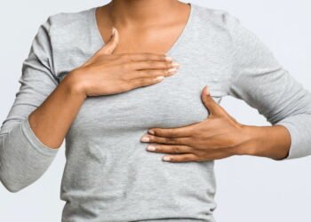 Mama dolorida é sinal de gravidez?