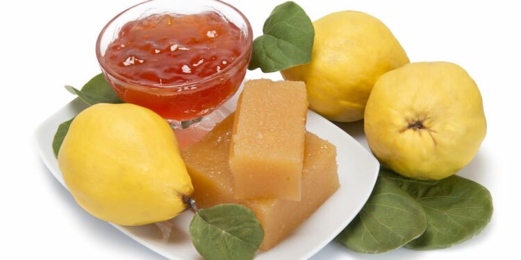 O marmelo é conhecido cientificamente como Cydonia oblonga - depositphotos.com / angelsimon