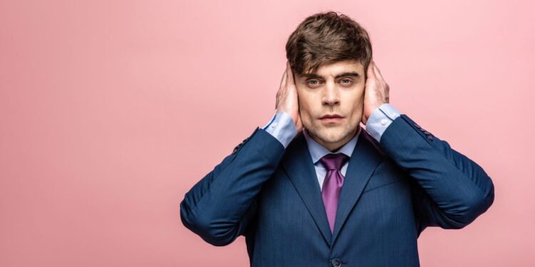 Zumbido no ouvido é uma situação desconfortável - depositphotos.com / HayDmitriy