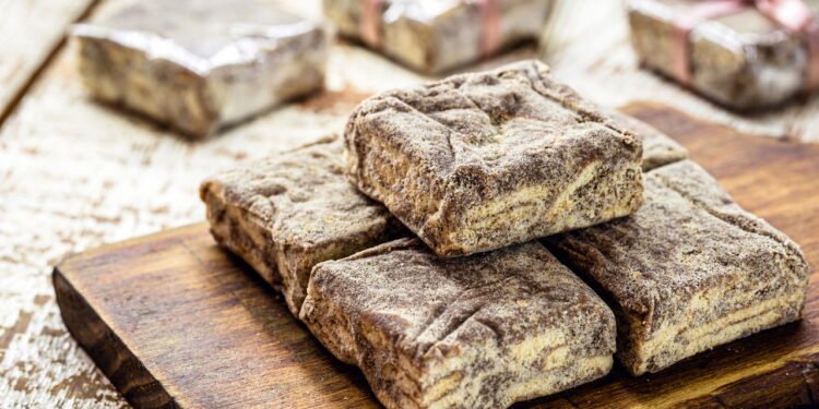 Palha italiana é uma sobremesa muito popular - depositphotos.com / robertohunger