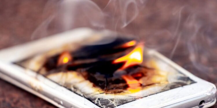 Celular pegando fogo