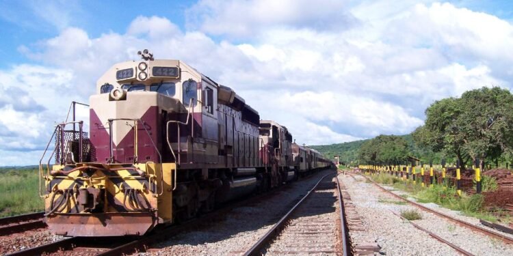 Trem de passageiros da Estrada de Ferro Carajás, Brasil - Wikimedia Commons/	Fernando Santos Cunha Filho