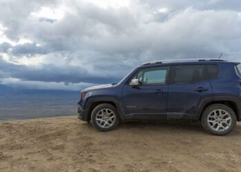 Jeep Renegade Sport 2018: SUV compacto com câmbio automático e bom acabamento
