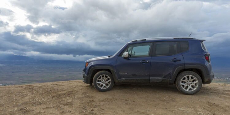 Jeep Renegade Sport 2018: SUV compacto com câmbio automático e bom acabamento