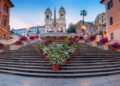 De símbolos culturais a pontos turísticos, as escadarias fascinam visitantes, como na icônica Praça de Espanha, em Roma