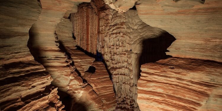 Texturas da Gruta da Lapinha, em Minas Gerais - Wikimedia Commons/Rafael Rodrigues Camargo