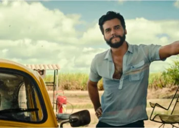 Wagner Moura em cena de O Agente Secreto