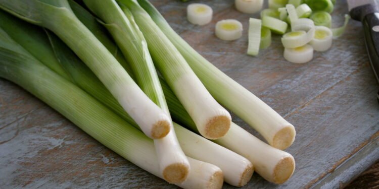 Alho-poró é rico em vitaminas e minerais essenciais para a saúde