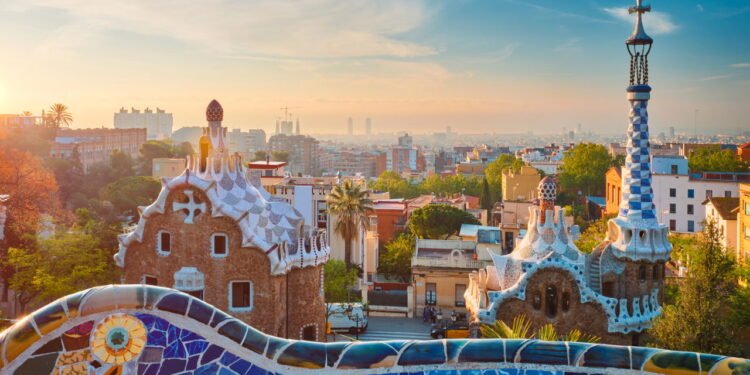 Barcelona combina arte, história e vida vibrante para quem viaja sozinho pela Europa