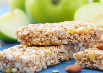 Barrinhas de cereal podem parecer alimentos saudáveis, mas muitas contêm açúcares e aditivos que comprometem seu valor nutricional