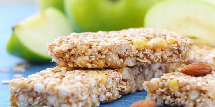 Barrinhas de cereal podem parecer alimentos saudáveis, mas muitas contêm açúcares e aditivos que comprometem seu valor nutricional