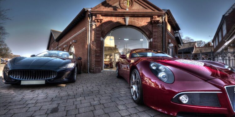 Carros de luxo - depositphotos.com / JSantti