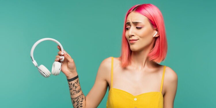 Fones de ouvido bluetooth conquistam cada vez mais usuários - depositphotos.com / IgorVetushko