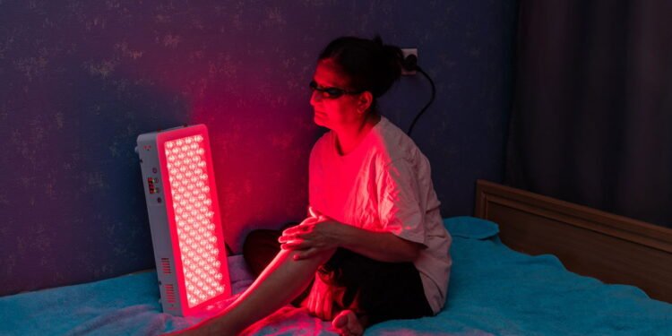 Luz que trata: a fototerapia é amplamente utilizada no controle de doenças como psoríase, vitiligo e eczema, oferecendo alívio dos sintomas e melhora na qualidade de vida - depositphotos.com / bakhrom.media