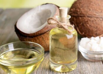 Frasco de óleo de coco extravirgem, produto natural indicado por ginecologistas