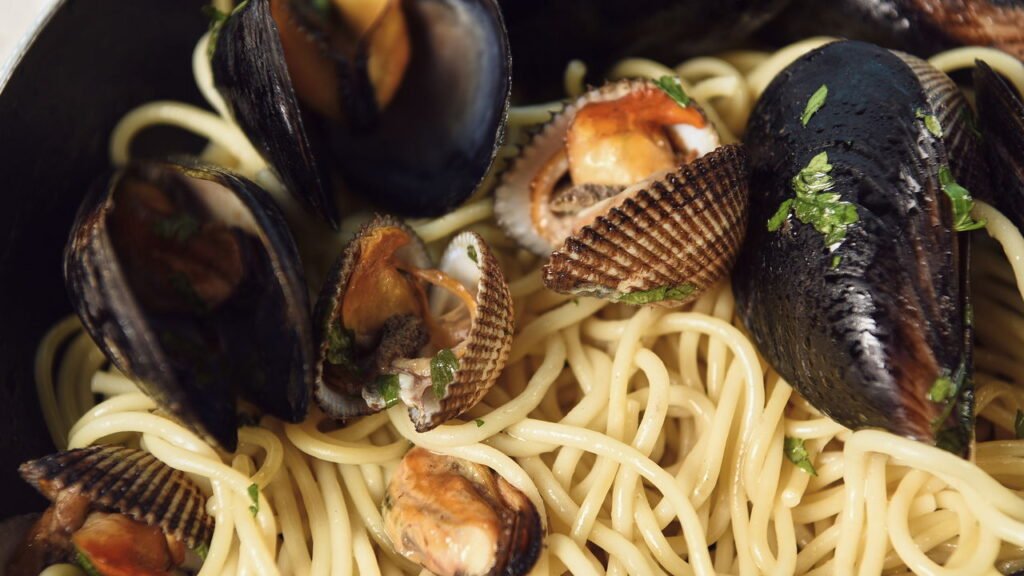 Prato com mexilhões