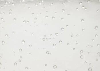 O segredo das bolinhas de gás: Por que o refrigerante é tão frisante?