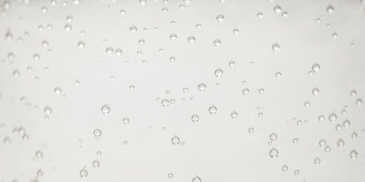 O refrigerantese destaca pela efervescência proporcionada pelas chamadas “bolinhas de gás” - depositphotos.com / AntonMatyukha