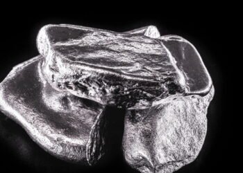 Conheça o ródio: metal mais valioso que o ouro e essencial para um mundo mais limpo