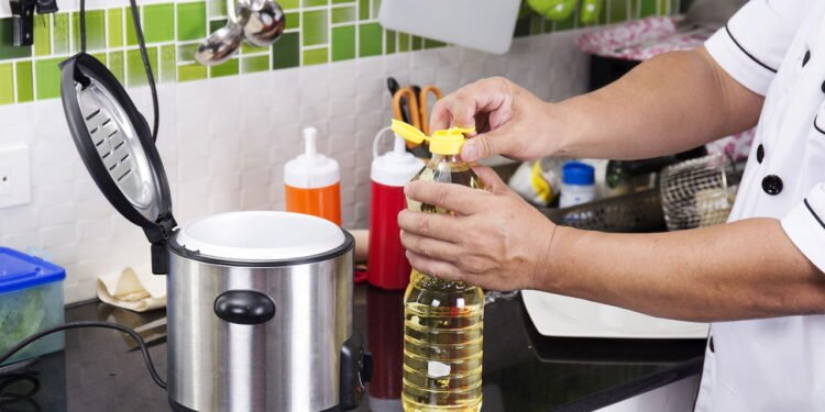 Óleo de soja tem grande presença nas cozinhas brasileiras - depositphotos.com / kung_mangkorn