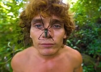 Mika Etowski, o “Tarzan da vida real”, em sua rotina na selva do Sri Lanka