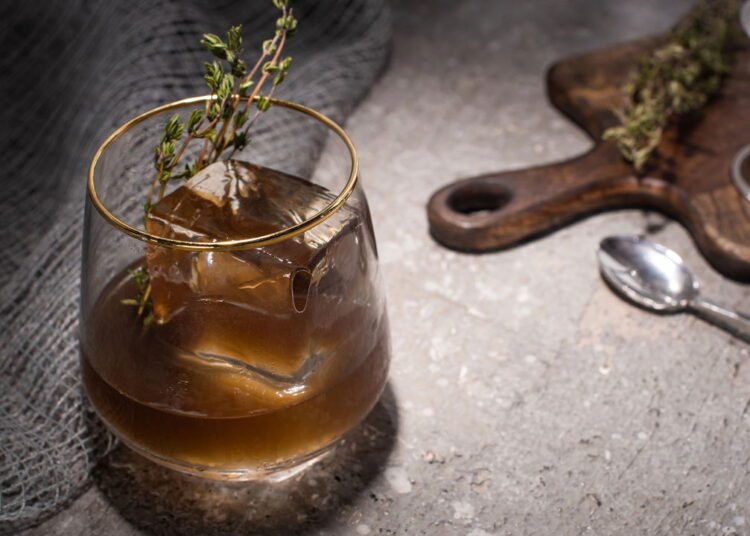 Cocoroco: a perigosa bebida alcoólica boliviana