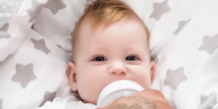 Compreenda o cronograma ideal de alimentação do bebê: saiba quantas vezes amamentar e dicas para garantir a nutrição adequada.