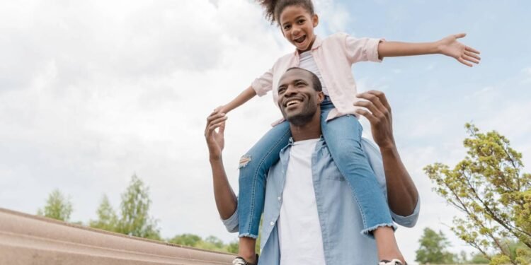 Como pais estão quebrando o tabu e preparando filhas para a primeira menstruação