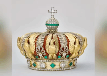 Coroa roubada no Louvre