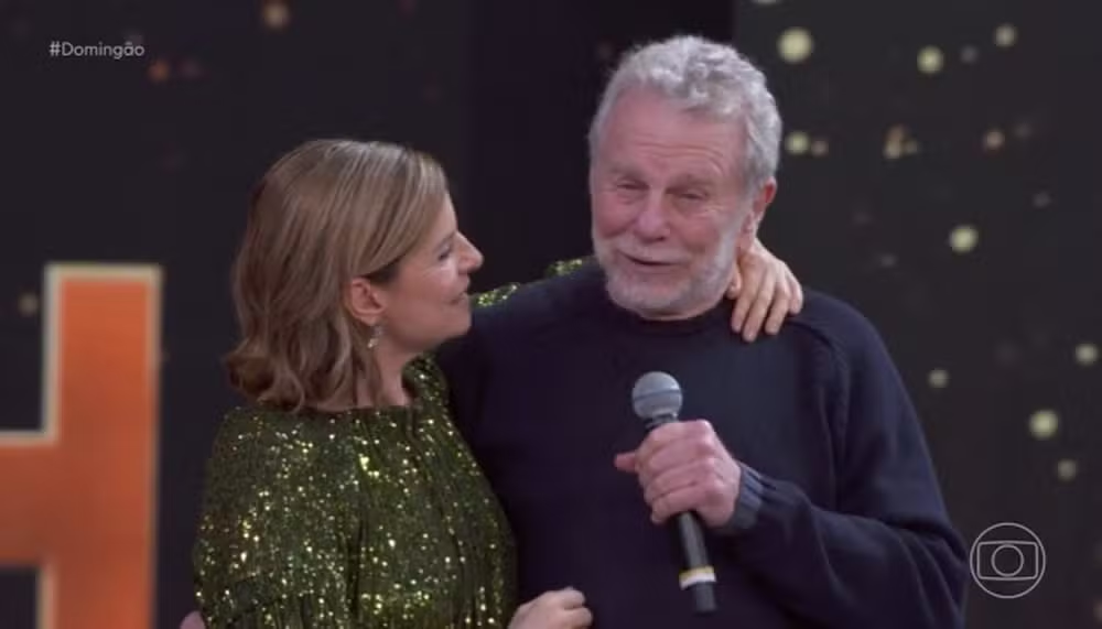 Jonas e Debora Bloch no "Domingão"