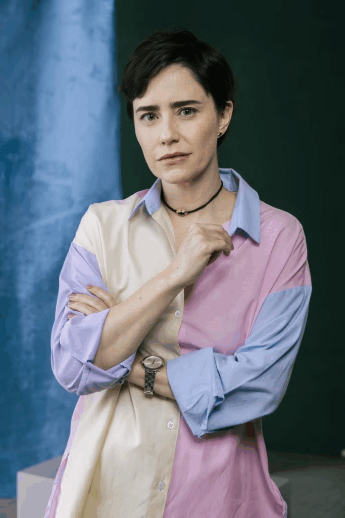 Fernanda Vasconcellos como Samira em "Três Graças"