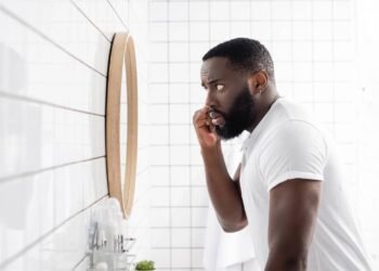 Pálpebra tremendo do nada? Saiba por que isso acontece e como prevenir