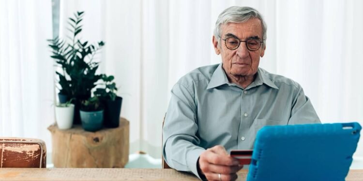 INSS antecipa pagamentos: saiba quem vai receber antes do Natal