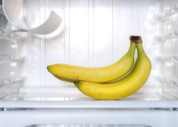 Bananas na geladeira? Veja como evitar que escureçam