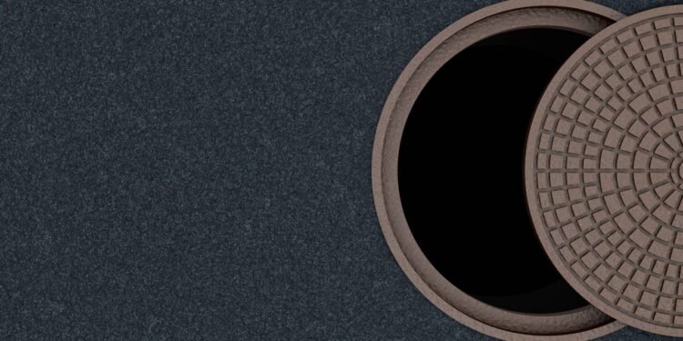 Estacionar sobre tampa de bueiro pode sair caro; saiba por quê