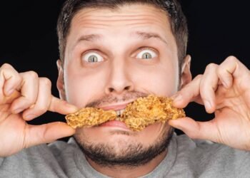 Você sabe diferenciar a fome física da fome emocional? Entenda a diferença