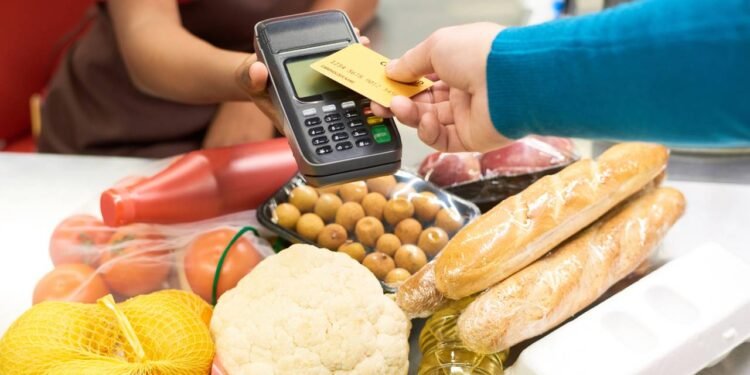 Vale-alimentação: entenda por que o benefício vai render mais a partir de 2025