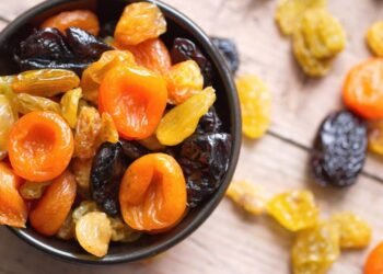 Cáries: veja os alimentos que mais prejudicam seus dentes