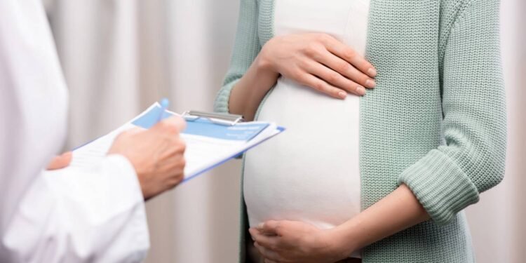 Vacinas contra COVID-19 prejudicam a fertilidade? Entenda