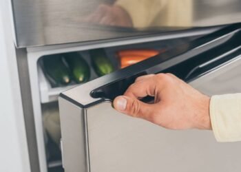 Geladeira parou de refrigerar? Entenda a causa e saiba resolver